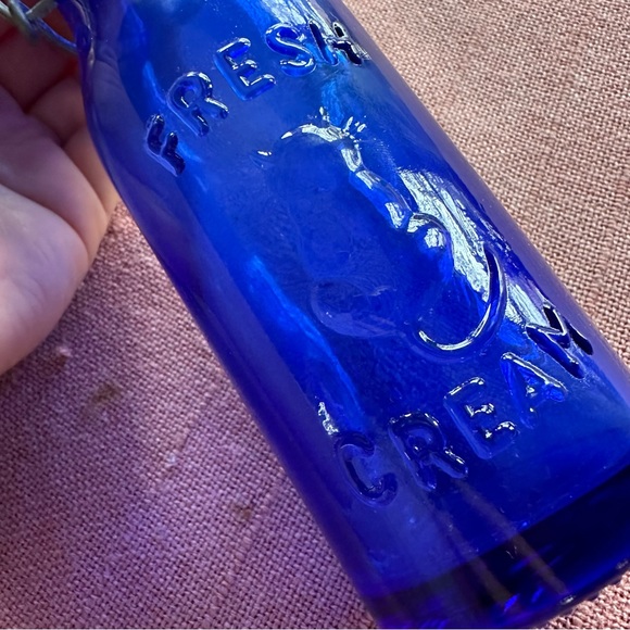 Vintage Cobalt Blue Glass Cream Jug - Embossed Cat Design - Picture 5 of 8